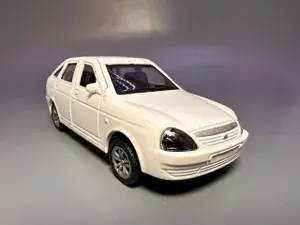 Машинка металлическая коллекционная 1:36 "LADA PRIORA" белый металлик, инерционный/ в подарок календарик
