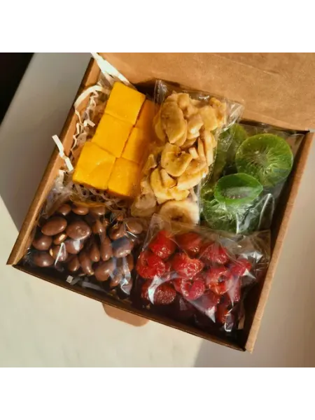MyHappyBox93 Набор подарочный с сухофруктами женщине