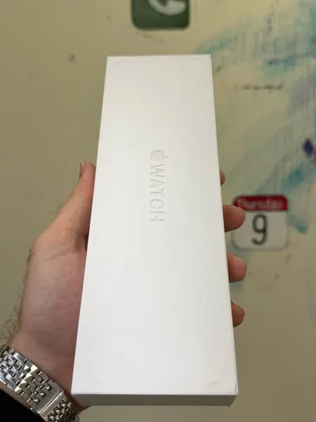 Часы Apple Watch Series 10, 42 мм, корпус из алюминия цвета «чёрный оникс», спортивный ремешок чёрного цвета, S/M MWWE3