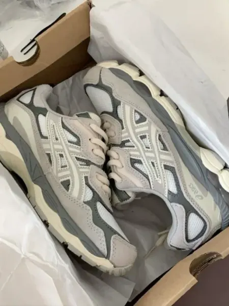 ASICS Кроссовки спортивные