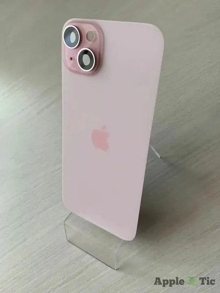 Задняя крышка iPhone 15 Plus в сборе с окошками камеры (Pink) розовая