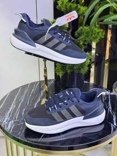Мужские и женские спортивные кроссовки. Adidas для весны, лета и осени