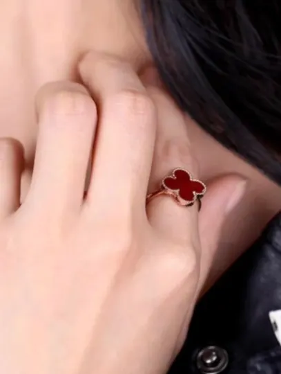 Женское кольцо в стиле Van Cleef - Бижутерные украшения для девочек