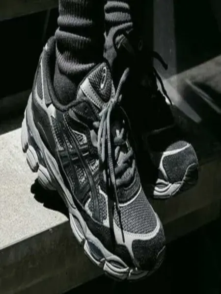 ASICS Кроссовки спортивные