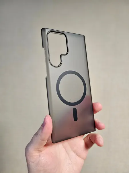 Чехол Magsafe на Samsung Galaxy S22 Ultra, черный, полупрозрачный, магнитный
