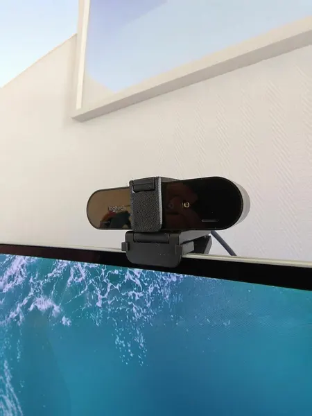 Шторка для веб-камеры Logitech Brio