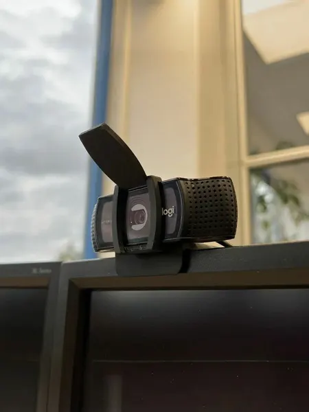 Шторка для веб-камеры Logitech C920s PiP