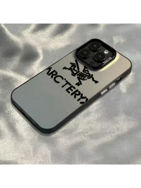 Чехол на IPHONE 15 чёрный арк терйкс