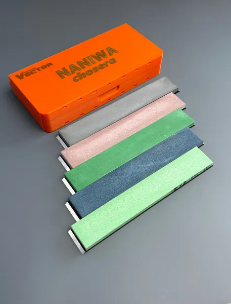 Набор камней Naniwa Chosera 5 шт (400, 600, 1000, 3000, 5000 grit) в пластиковом в боксе