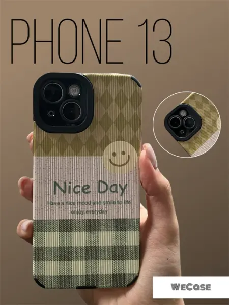Чехол на iPhone 13 квадратный с принтом WeCase