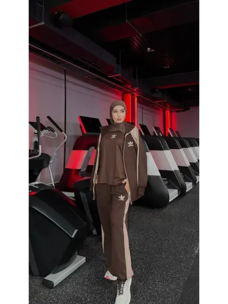 Спортивный тройка костюм
