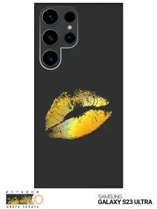 Силиконовый чехол на Samsung Galaxy S23 Ultra с принтом "Поцелуй золотом" матовый черный