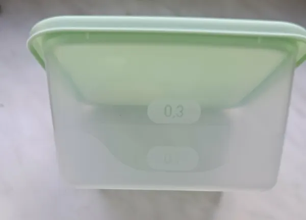 Контейнер квадратный для продуктов 0.63л зелёный, универсальный