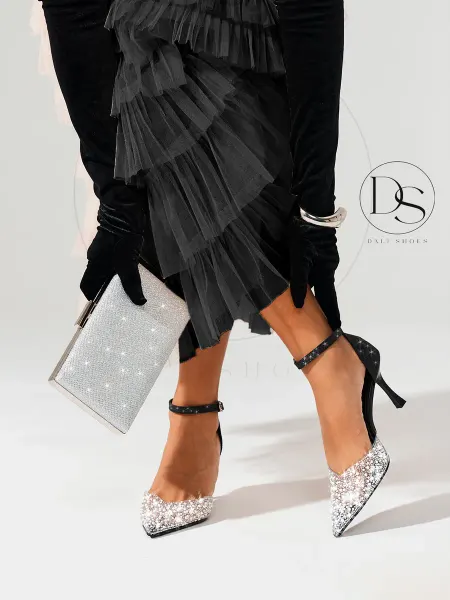 DALI shoes Туфли на каблуке с ремешками и стразами