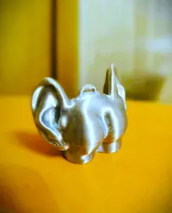 Фигурка декоративная попа с руками, высота 3 см, длина 5 см
