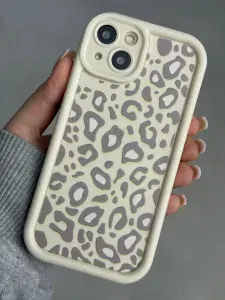 Чехол на iPhone 13 с принтом леопард коричневый