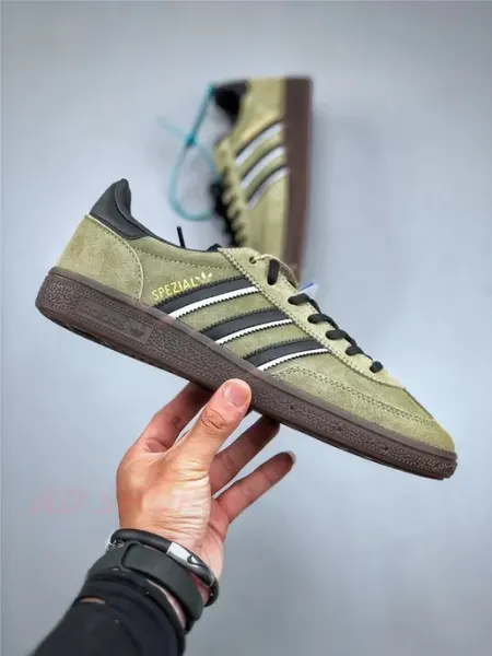 Кроссовки adidas