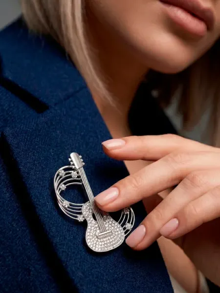 Брошь Гитара, музыканту, оригинальная стильная на пиджак DESIGNER JEWERLY