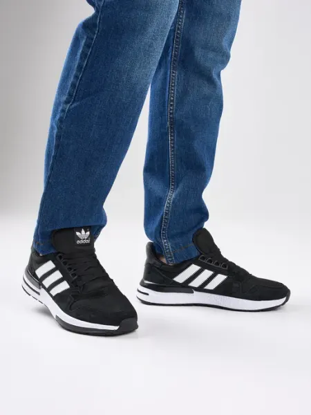 Кроссовки спортивные ADiDAS.