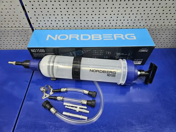 Шприц для заливки масла пластиковый с комплектом насадок, 1500 мл NORDBERG