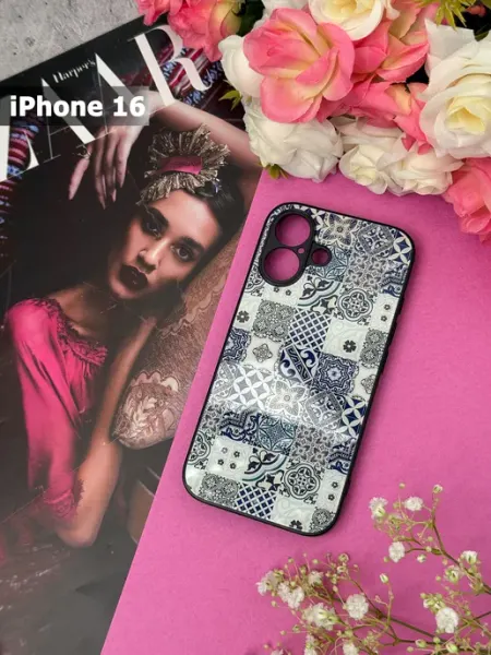 Чехол на iPhone 16 стеклянный с принтом Стеклянный Чехол