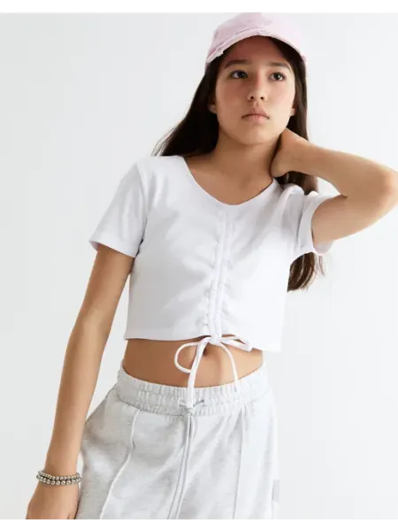 Белая укороченная футболка в рубчик с завязкой gloria jeans