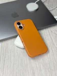 Кожаный чехол MagSafe для iPhone 17 / Leather Case with MagSafe для Айфон 17, Golden Brown / Золотистый коричневый