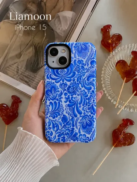 Чехол на iPhone 15 с принтом Гжель Liamoon