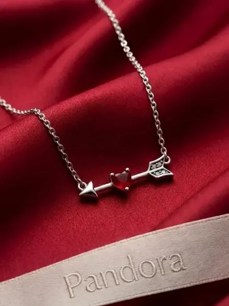 Колье красное сердце со стрелой Pandora