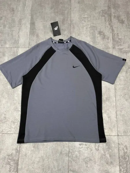 Nike Футболка оверсайз с вышивкой