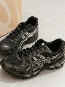 Кроссовки ASICS