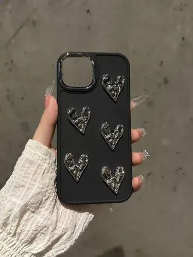 Чехол на iPhone 11 с сердечками