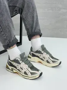 Кроссовки ASICS