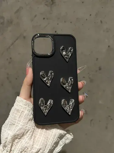 Чехол на iPhone 12 с сердечками