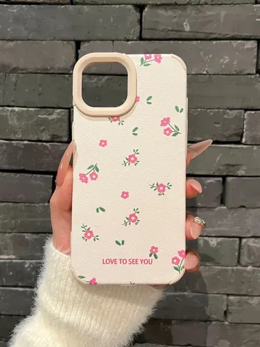 Чехол на iPhone 15 с цветочками