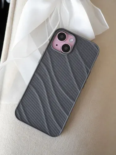 Чехол на iPhone 13 стильный