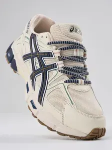 Кроссовки ASICS