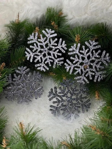 Новогодние игрушки снежинки