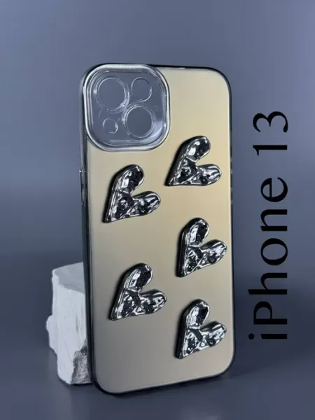 Чехол на iPhone 13 c 3D сердечками