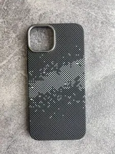 Чехол для iPhone 13 с MagSafe имитация карбона