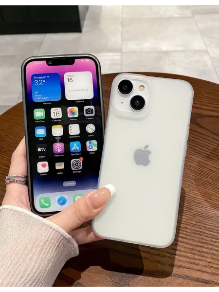 Силиконовый матовый чехол на iPhone 13