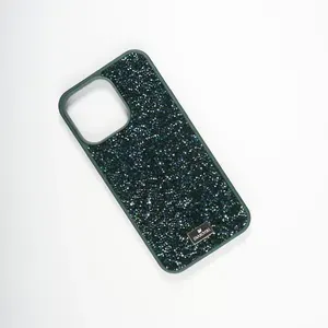 Чехол iPhone 15 Pro Max Swarovski / Чехол сваровски для айфона 15 Про Макс / Зеленый