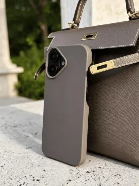 CaseLixx Чехол на iPhone 16 с вырезами матовый