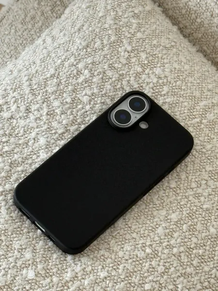 CaseLove Чехол на iPhone 16 Черный