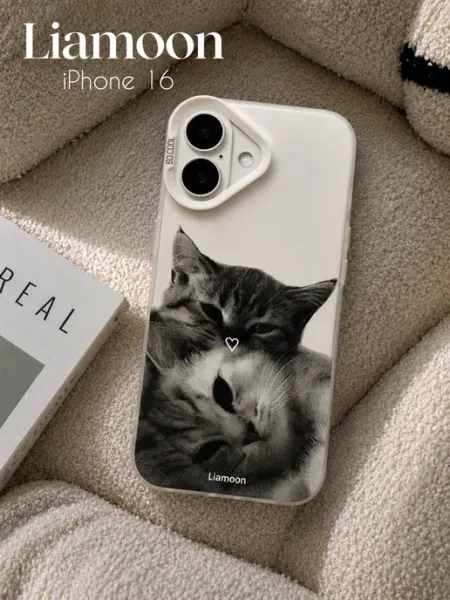 Liamoon Чехол на iPhone 16 с принтом Котики