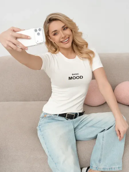 BASIC MOOD Футболка скимс молочная с принтом