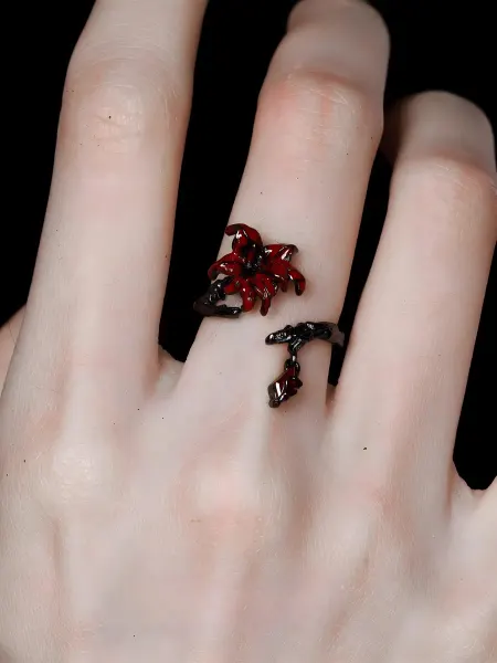 LAWE GOTHIC Разъемное регулируемое готическое кольцо с цветком Red Lily