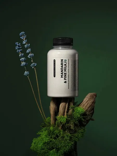 LABORATORIUM Цветное молочко для ванны, сосна и мандарин