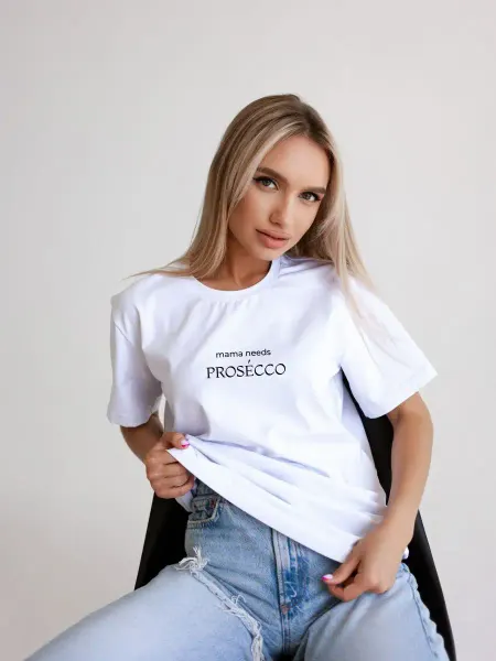 PRINT.RUSSIA Футболка базовая оверсайз с надписью "mama needs Prosecco"