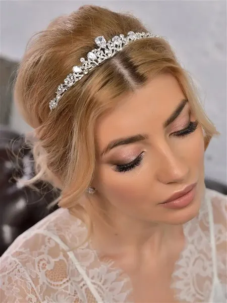 Romantic Wedding Маленькая корона тиара в свадебный образ невесты прическа